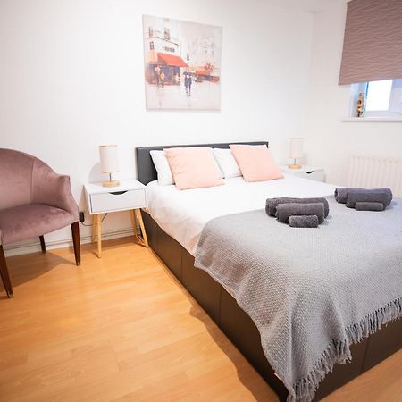 Bright And Spacious One Bedroom Apparment, Free Parking London Bagian luar foto