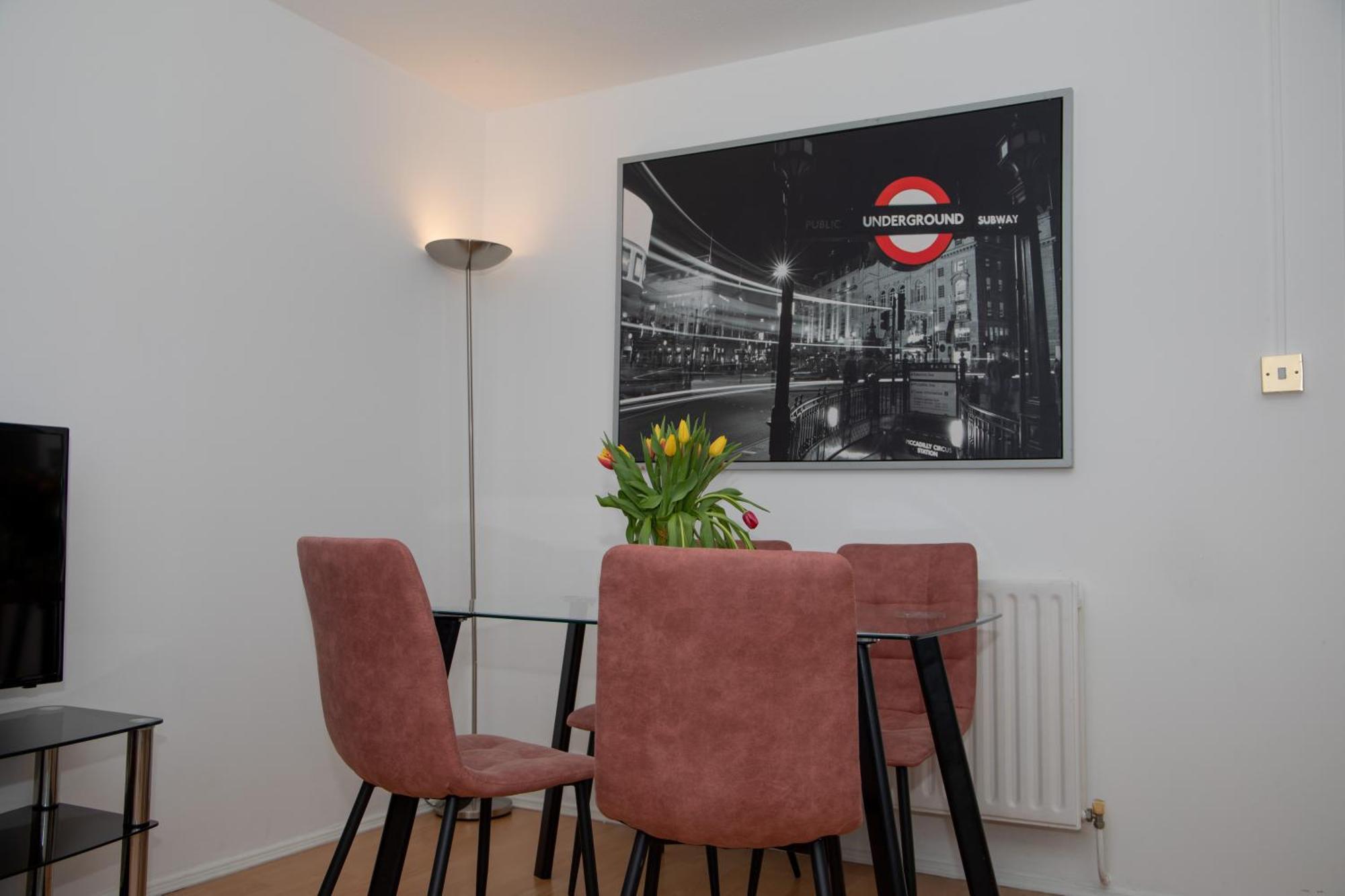 Bright And Spacious One Bedroom Apparment, Free Parking London Bagian luar foto