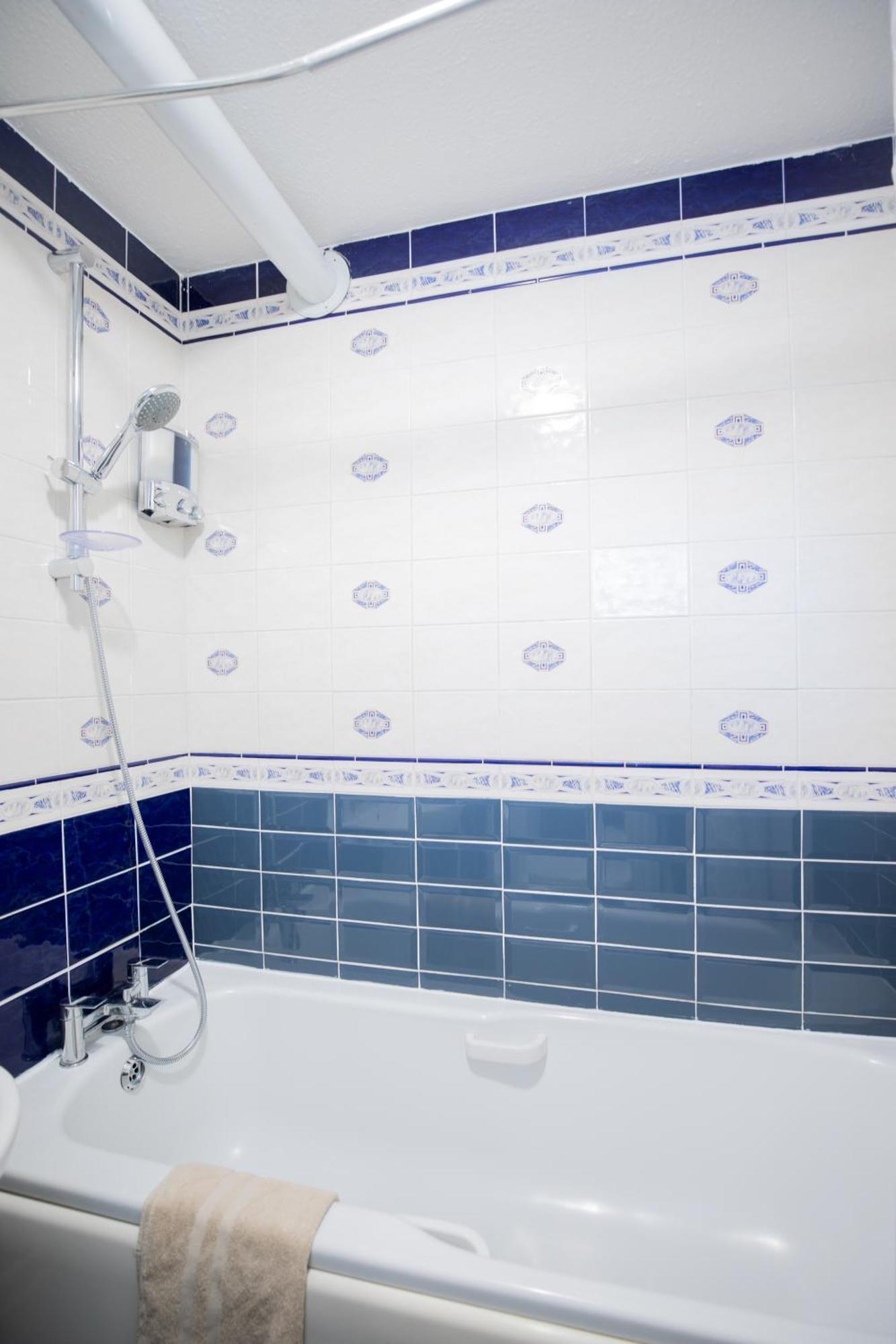 Bright And Spacious One Bedroom Apparment, Free Parking London Bagian luar foto